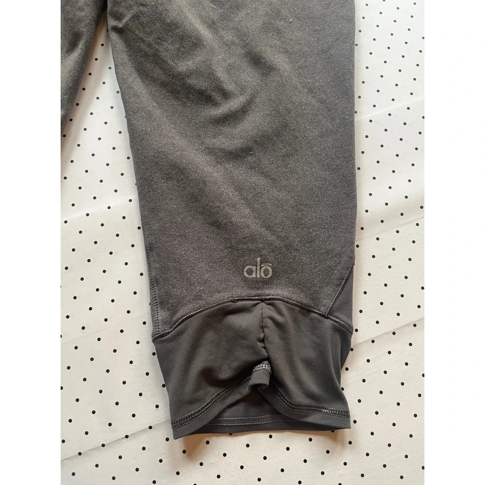 Alo Yoga Womens Medium Knee Length Leggings Gray Ruched Hem Yoga Workout